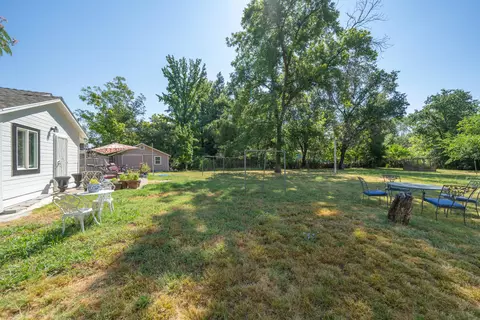 Exterior - 2711 N Bonnyview Rd, Redding, CA 96001 photo 19 of 33