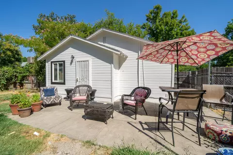 Exterior - 2711 N Bonnyview Rd, Redding, CA 96001 photo 5 of 33