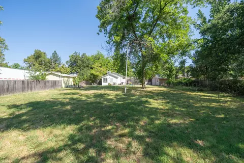 Exterior - 2711 N Bonnyview Rd, Redding, CA 96001 photo 27 of 33