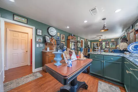 Entry Way - 2711 N Bonnyview Rd, Redding, CA 96001 photo 3 of 3
