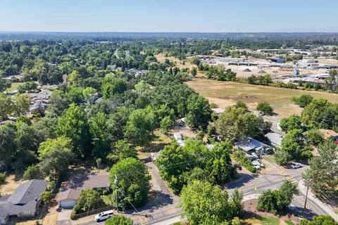 View/Area - 2711 N Bonnyview Rd, Redding, CA 96001 photo 3 of 6