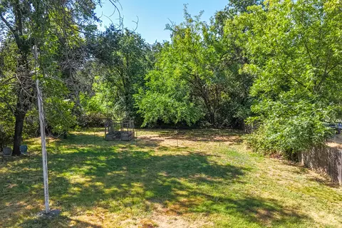 Exterior - 2711 N Bonnyview Rd, Redding, CA 96001 photo 7 of 33