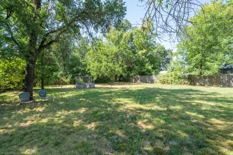 Exterior - 2711 N Bonnyview Rd, Redding, CA 96001 photo 25 of 33