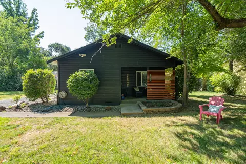 Exterior - 2711 N Bonnyview Rd, Redding, CA 96001 photo 15 of 33