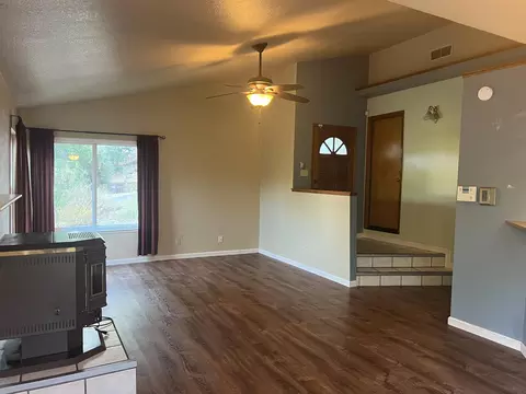 5427 Valleyridge Dr, Redding, CA 96003