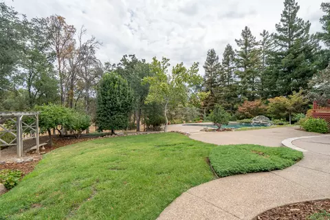 Exterior - 8107 Montgomery Cir, Redding, CA 96001 photo 33 of 51