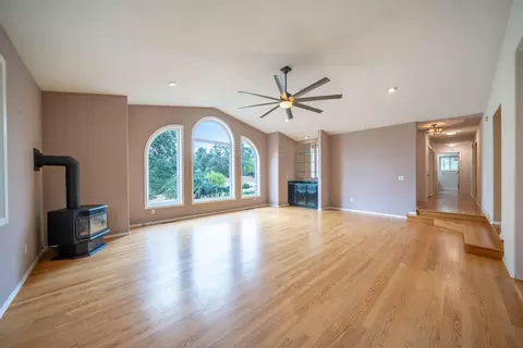 Living - 8107 Montgomery Cir, Redding, CA 96001 photo 2 of 9