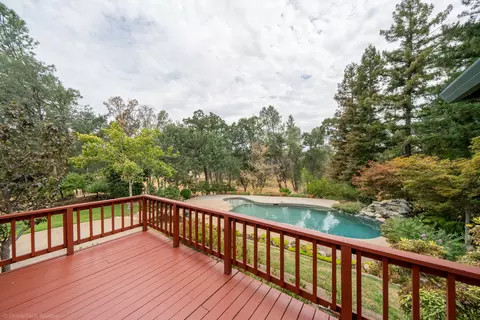 Exterior - 8107 Montgomery Cir, Redding, CA 96001 photo 7 of 51