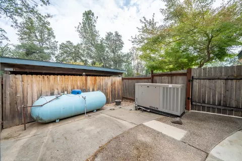 Exterior - 8107 Montgomery Cir, Redding, CA 96001 photo 49 of 51