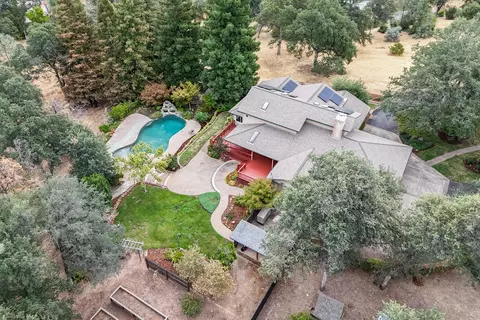 View/Area - 8107 Montgomery Cir, Redding, CA 96001 photo 10 of 13