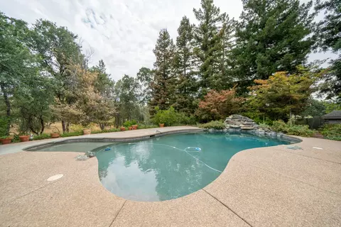 Exterior - 8107 Montgomery Cir, Redding, CA 96001 photo 21 of 51