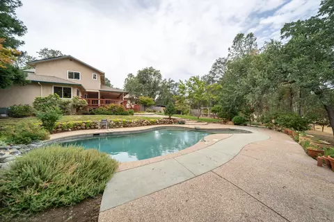 Exterior - 8107 Montgomery Cir, Redding, CA 96001 photo 18 of 51
