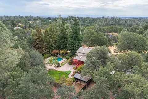 View/Area - 8107 Montgomery Cir, Redding, CA 96001 photo 7 of 13