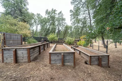 Exterior - 8107 Montgomery Cir, Redding, CA 96001 photo 37 of 51