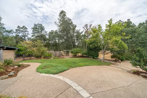 Exterior - 8107 Montgomery Cir, Redding, CA 96001 photo 8 of 51