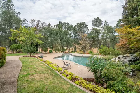 Exterior - 8107 Montgomery Cir, Redding, CA 96001 photo 12 of 51