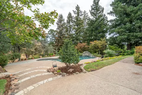 Exterior - 8107 Montgomery Cir, Redding, CA 96001 photo 11 of 51