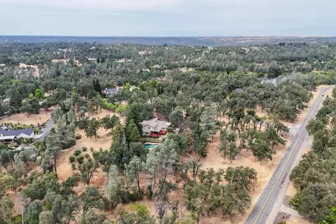 View/Area - 8107 Montgomery Cir, Redding, CA 96001 photo 5 of 13
