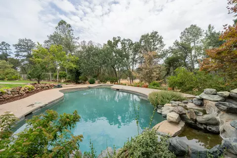 Exterior - 8107 Montgomery Cir, Redding, CA 96001 photo 24 of 51