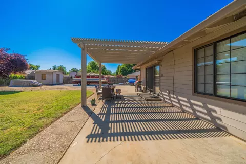 3730 Riverview Dr, Redding, CA 96001 photo 9