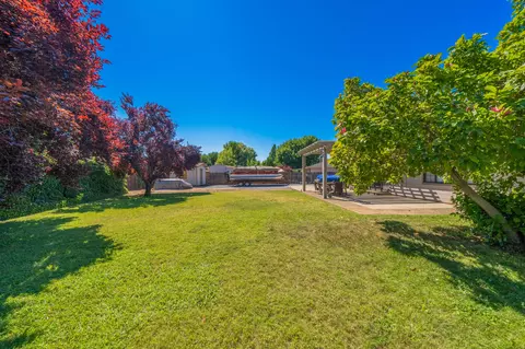3730 Riverview Dr, Redding, CA 96001 photo 17