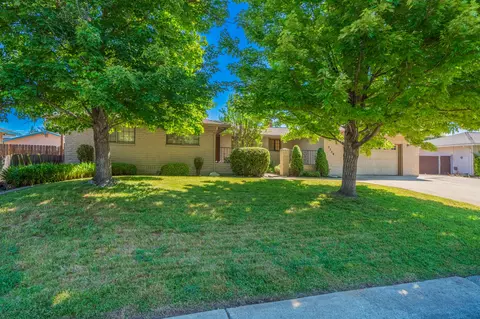 3730 Riverview Dr, Redding, CA 96001 photo 3