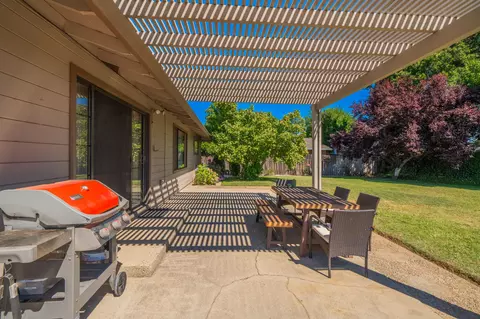 3730 Riverview Dr, Redding, CA 96001 photo 7