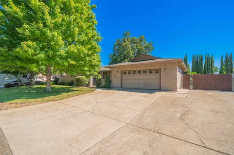 3730 Riverview Dr, Redding, CA 96001