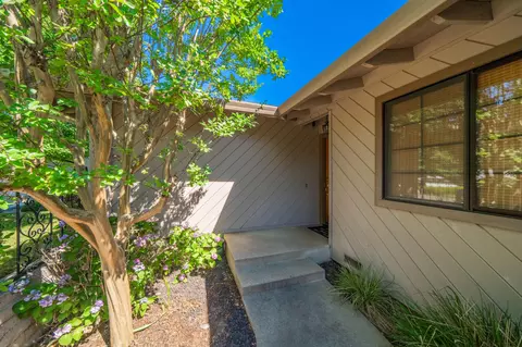 3730 Riverview Dr, Redding, CA 96001 photo 5