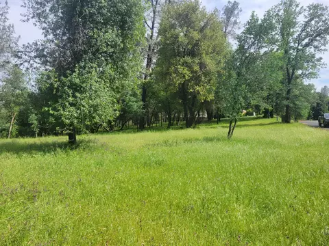 13417 Tierra Heights Rd, Redding, CA 96003