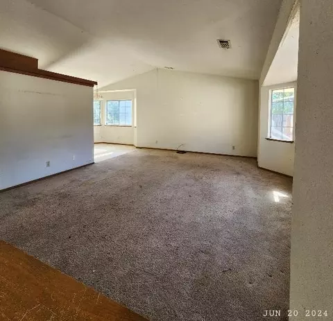 2347 Harlan Dr, Redding, CA 96003 photo 4