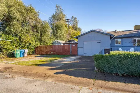 3517 Alta Mesa Dr, Redding, CA 96002 photo 3