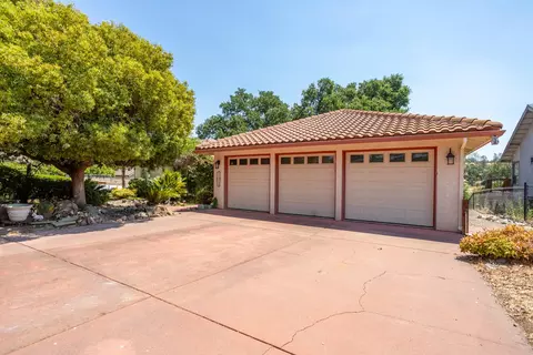 Exterior - 15560 China Rapids Dr, Red Bluff, CA 96080 photo 12 of 14