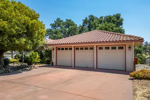 Exterior - 15560 China Rapids Dr, Red Bluff, CA 96080 photo 1 of 14