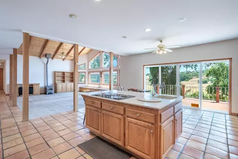 Kitchen - 15560 China Rapids Dr, Red Bluff, CA 96080 photo 3 of 5