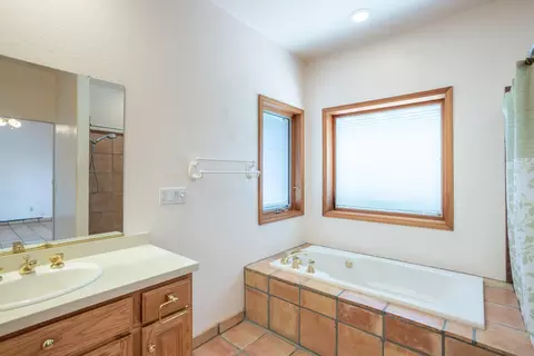 Bath - 15560 China Rapids Dr, Red Bluff, CA 96080 photo 3 of 5