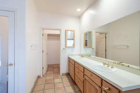 Bath - 15560 China Rapids Dr, Red Bluff, CA 96080 photo 4 of 5