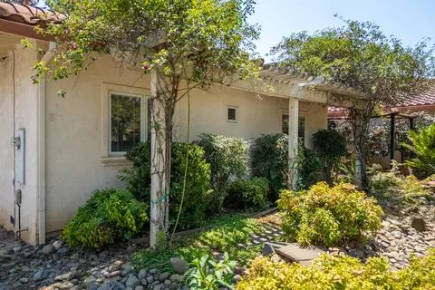 Exterior - 15560 China Rapids Dr, Red Bluff, CA 96080 photo 4 of 14