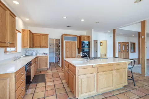 Kitchen - 15560 China Rapids Dr, Red Bluff, CA 96080 photo 4 of 5