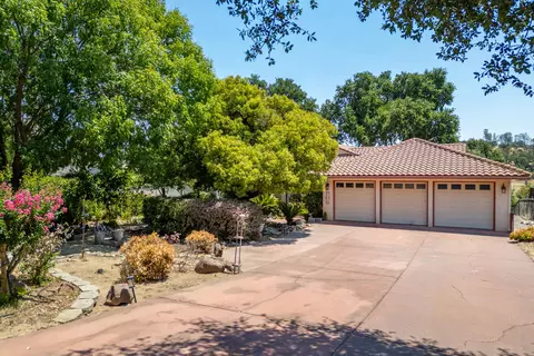 Exterior - 15560 China Rapids Dr, Red Bluff, CA 96080 photo 5 of 14