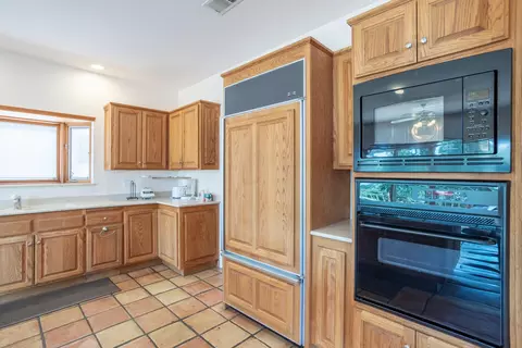 Kitchen - 15560 China Rapids Dr, Red Bluff, CA 96080 photo 5 of 5