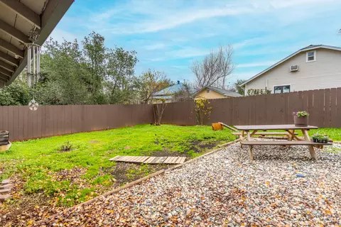 1455 Magnolia Ave, Redding, CA 96001 photo 3