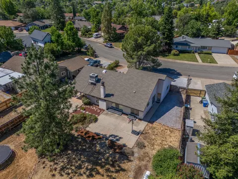 382 Woodhill Dr, Redding, CA 96003 photo 8