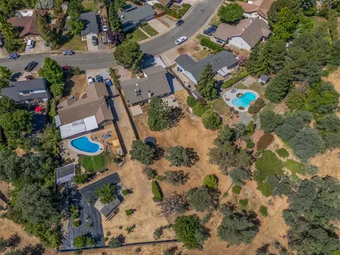 382 Woodhill Dr, Redding, CA 96003 photo 15