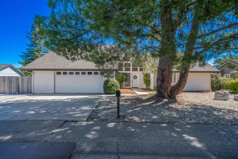 382 Woodhill Dr, Redding, CA 96003