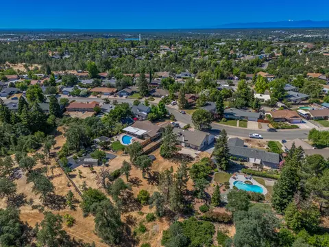 382 Woodhill Dr, Redding, CA 96003 photo 10