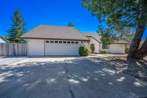 382 Woodhill Dr, Redding, CA 96003 photo 3