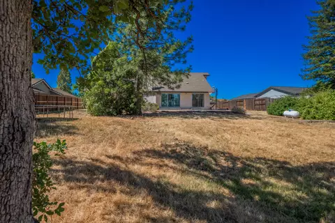 382 Woodhill Dr, Redding, CA 96003 photo 52