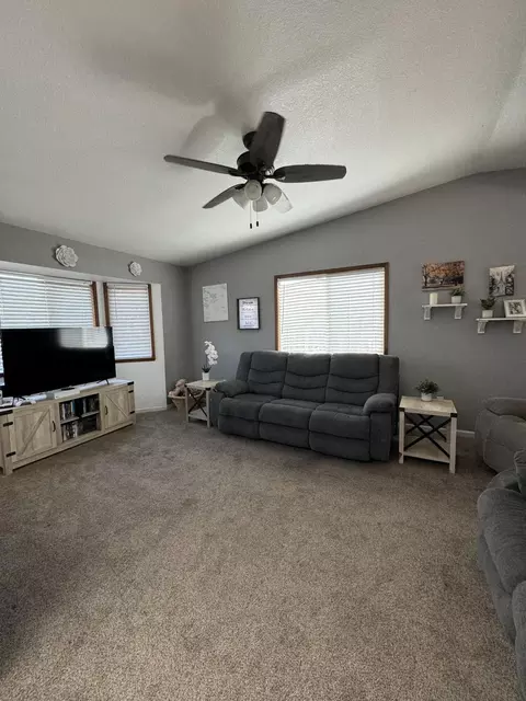 832 Monarch Ct, Redding, CA 96003 photo 5