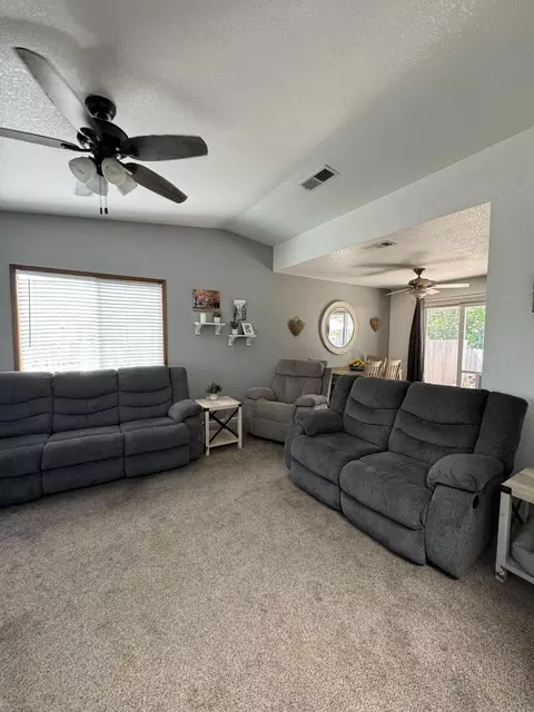 832 Monarch Ct, Redding, CA 96003 photo 6